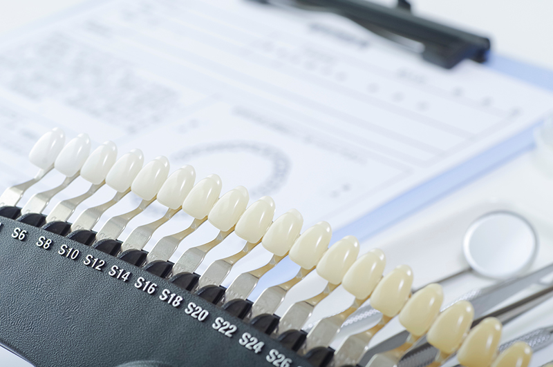 歯のホワイトニングで使うシェードガイド 